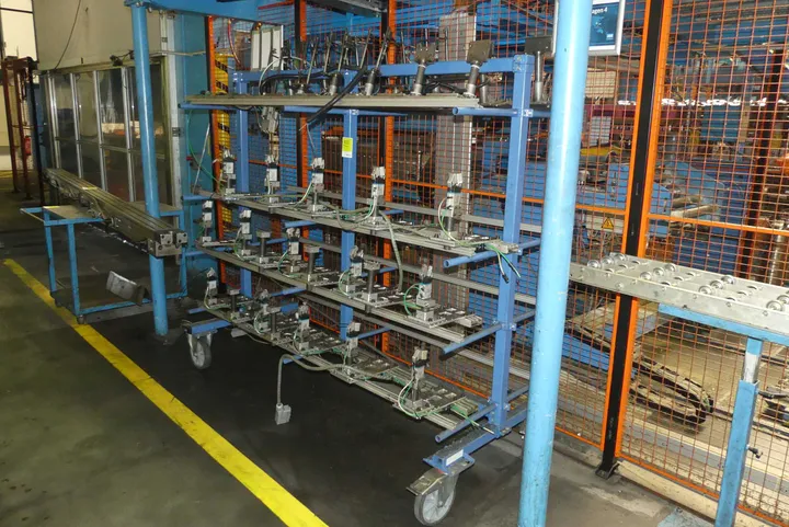 fetra - Kragarm-Rollregal/Transferwagen, mit Inhalt (Festo Industrie-Handhabungsmodul) Tragkraft: max. 500 kg